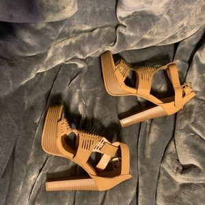 Women’s size 5 heels